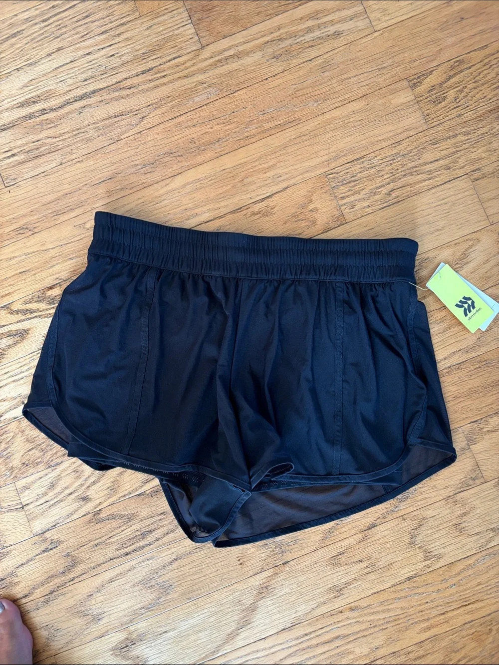 Women's Mid-Rise Mesh Run Shorts 3